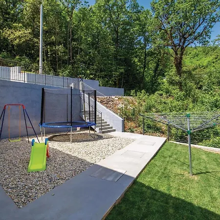 Gorgeous In Bregi With Kitchen Holiday home *