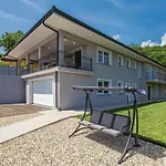 Semesterbostad Gorgeous In Bregi With Kitchen Breza