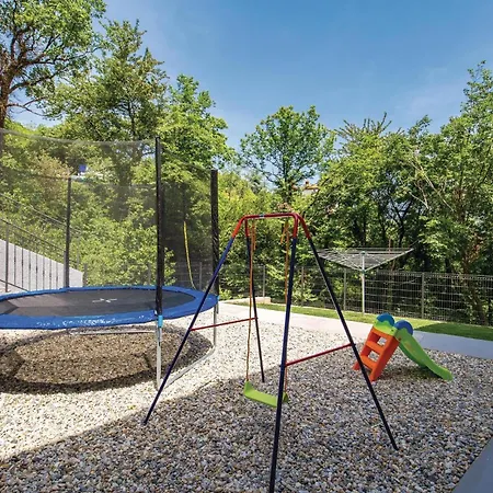 Gorgeous In Bregi With Kitchen Prázdninový dům *