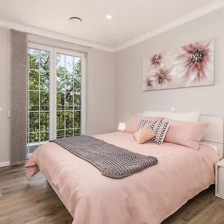 Prázdninový dům Gorgeous In Bregi With Kitchen *