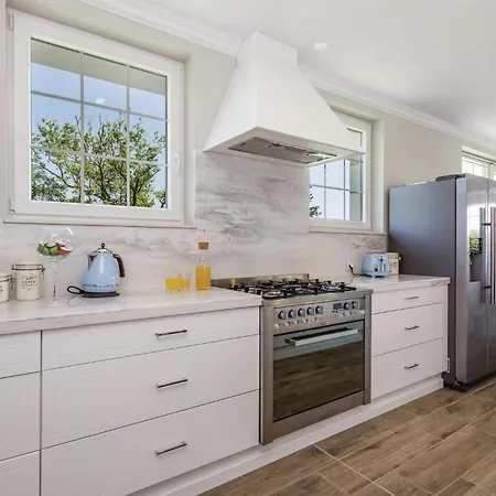 Gorgeous In Bregi With Kitchen Casa vacanze *