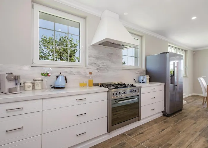 Gorgeous In Bregi With Kitchen Σπίτι διακοπών *